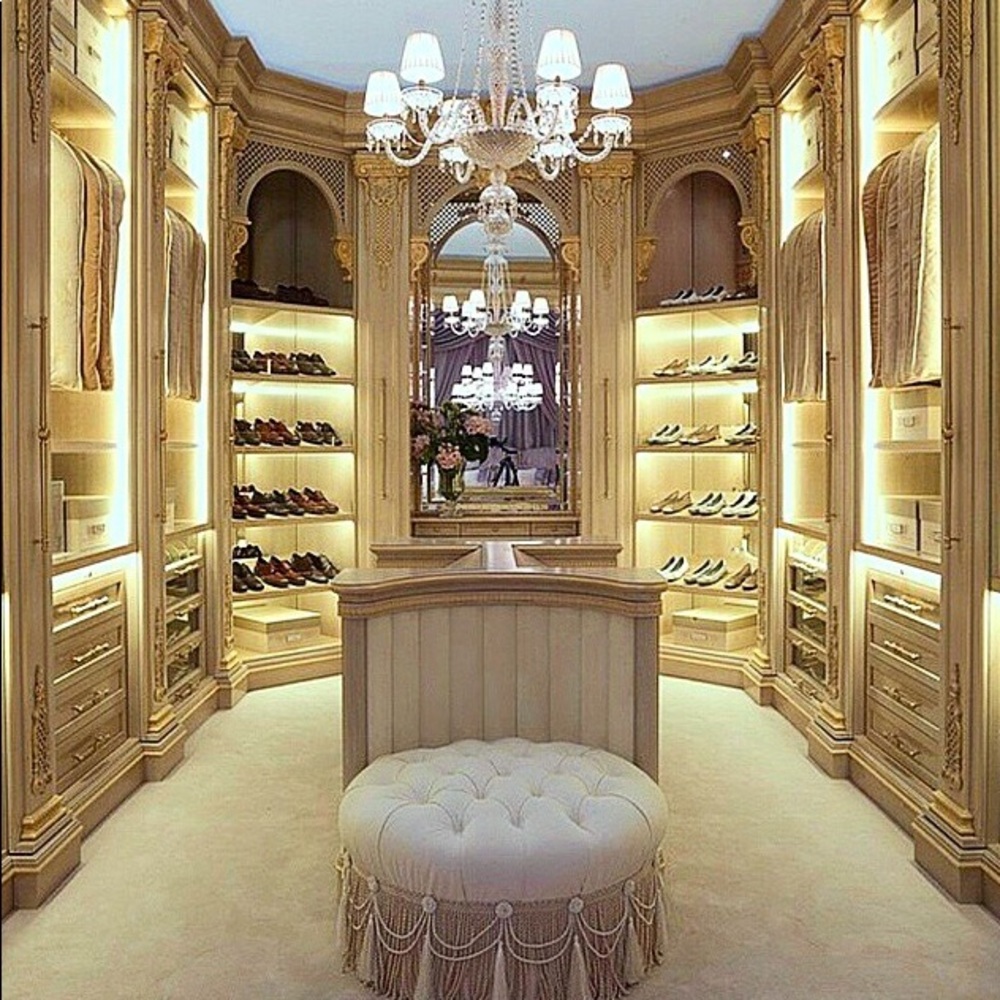 *** LUXURY CLOSET IS LIVE***🔥DESIGNER CLOTHING, BELTS, BAGS & JEWELRY🔥